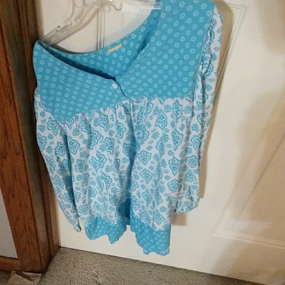 A long sleeve shirt